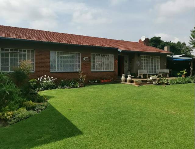 4 BEDROOM HOUSE FOR SALE IN GROENEWEIDE